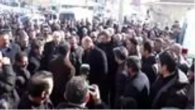 Depremde hayatını kaybedenler için cenaze töreni düzenlendi (2) Depremde hayatını kaybedenler için cenaze töreni düzenlendi (2)