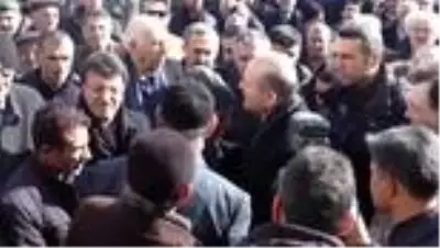 Depremde hayatını kaybedenler için cenaze töreni düzenlendi (2) Depremde hayatını kaybedenler için cenaze töreni düzenlendi (2)