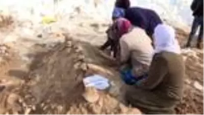 Depremde hayatını kaybedenler toprağa verildi (4)