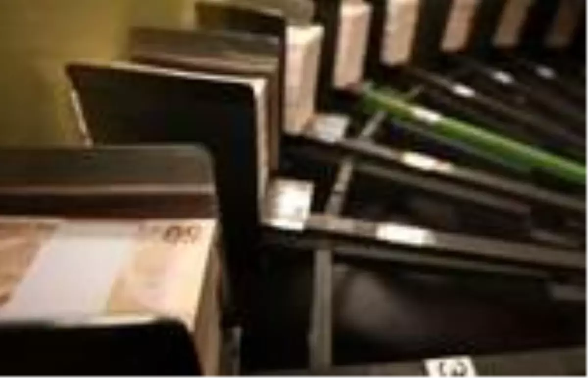 Hazine 3,3 milyar lira borçlandı