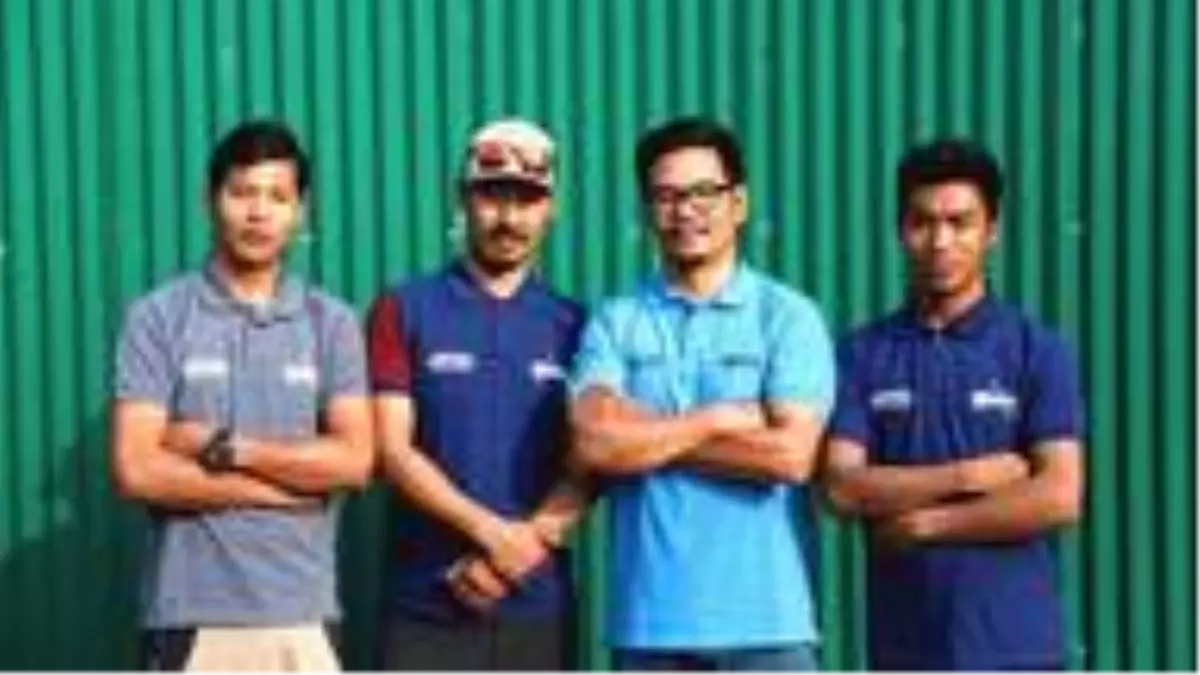 Himalayalar'ın yerlisi 'Şerpalar' Everest'in zirvesin 5 günde ulaşarak rekor kırmayı hedefliyor