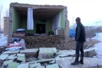 İran'da meydana gelen iki büyük deprem sonrası Özpınar Mahallesi'nde sağlam ev kalmadı.