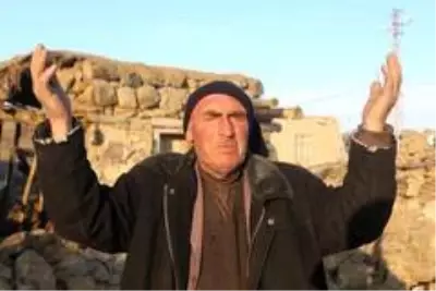 İran'da meydana gelen iki büyük deprem sonrası Özpınar Mahallesi'nde sağlam ev kalmadı.