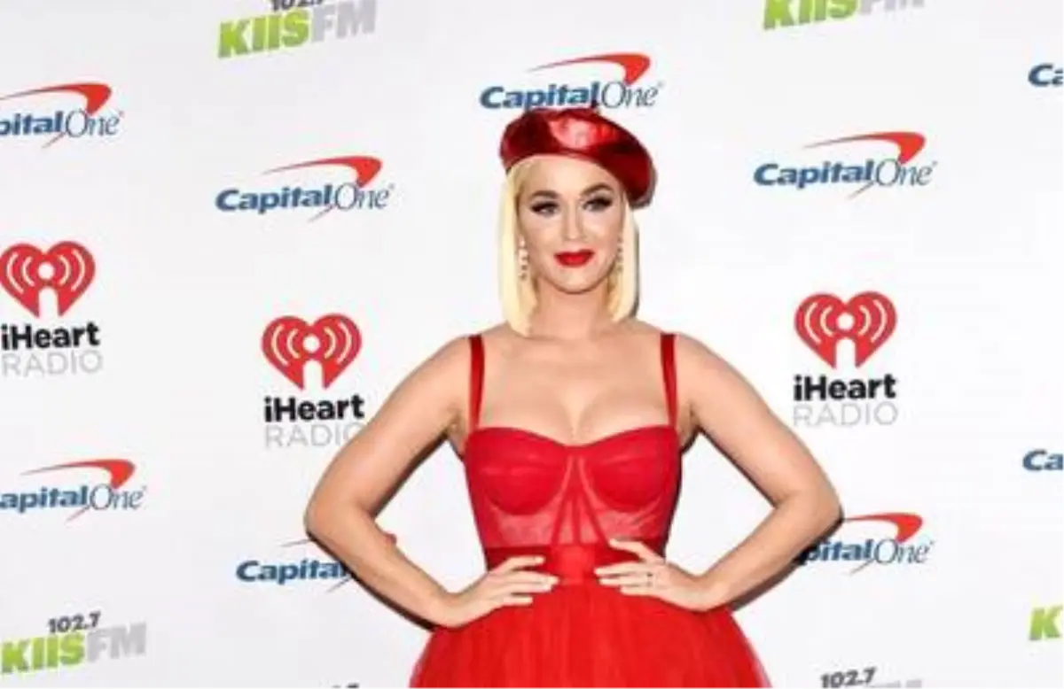 Katy Perry 'American Idol' setinde bayıldı!