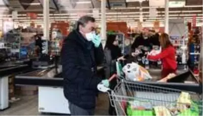 Covid-19: İtalya'da koronavirüs sonucu ölenlerin sayısı dörde yükseldi, Başbakan Conte 'Vaka sayısı... Covid-19: İtalya'da koronavirüs sonucu ölenlerin sayısı dörde yükseldi, Başbakan Conte 'Vaka sayısı...