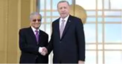 Malezya Başbakanı Mahathir Muhammed, koalisyon hükümetini kuramadığı için istifa etti Malezya Başbakanı Mahathir Muhammed, koalisyon hükümetini kuramadığı için istifa etti