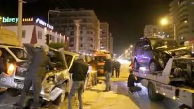 Mersin'de trafik kazası: 6 yaralı Mersin'de trafik kazası: 6 yaralı