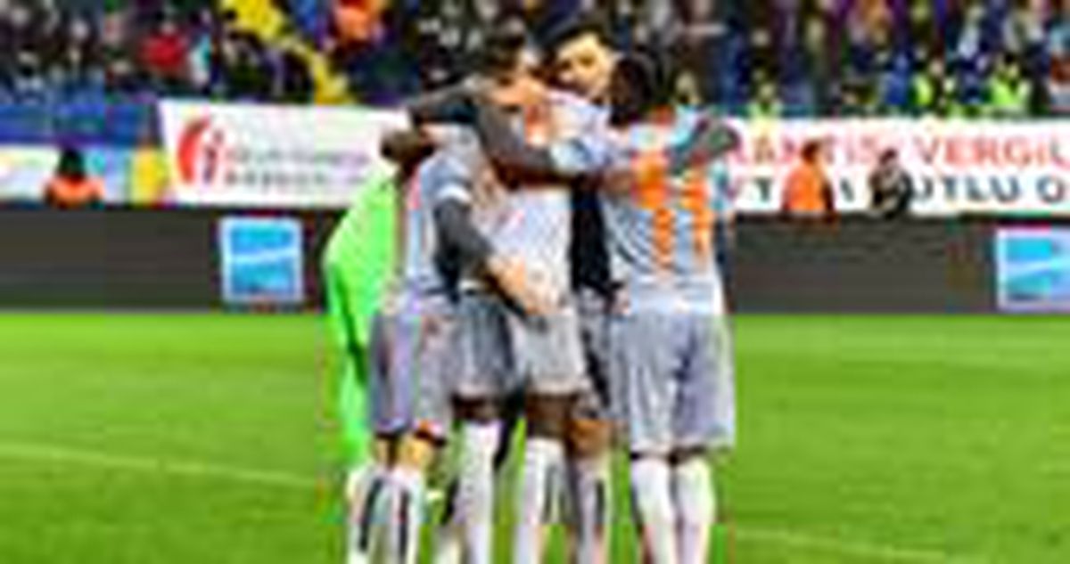 Son Dakika: Medipol Başakşehir, Çaykur Rizespor'u 2-1 mağlup etti