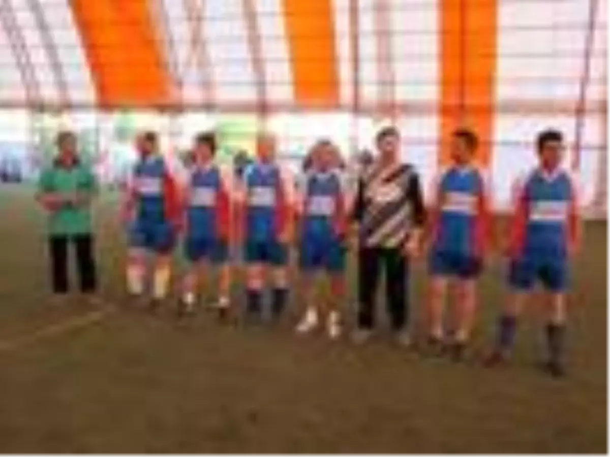 Şuhut'ta muhtarlar 10 yıldır halı sahada buluşuyor