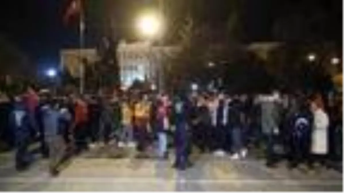 Uşak' ta Galatasaray - Fenerbahçe taraftarları gerginlik yaşadı