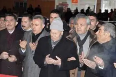 Almanya'daki ırkçı saldırıda hayatını kaybeden Gökhan Gültekin toprağa verildi