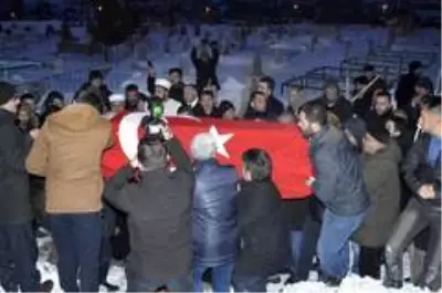 Almanya'daki ırkçı saldırıda hayatını kaybeden Gökhan Gültekin toprağa verildi