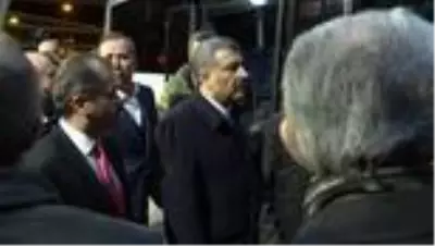Almanya'daki ırkçı saldırıda ölen iki Türk vatandaşının cenazesi Türkiye'de Almanya'daki ırkçı saldırıda ölen iki Türk vatandaşının cenazesi Türkiye'de