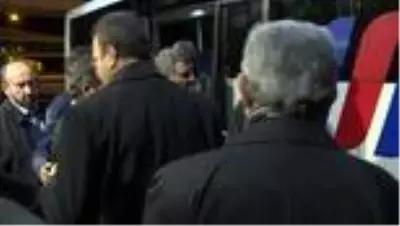 Almanya'daki ırkçı saldırıda ölen iki Türk vatandaşının cenazesi Türkiye'de Almanya'daki ırkçı saldırıda ölen iki Türk vatandaşının cenazesi Türkiye'de