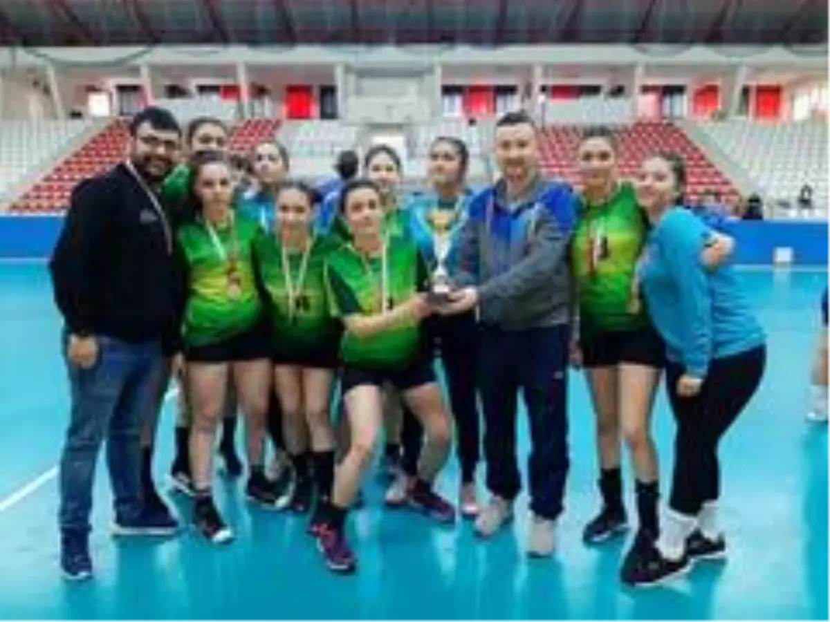 Anadolu Üniversitesi Yıldız Kadınlar Hentbol Takımı Türkiye finallerinde