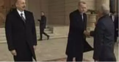 Azeri yetkilinin var gücüyle tokalaşması Cumhurbaşkanı Erdoğan'ı şaşırttı Azeri yetkilinin var gücüyle tokalaşması Cumhurbaşkanı Erdoğan'ı şaşırttı