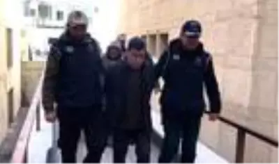Bursa'da, DEAŞ'ın sözde infazcısı ve ailesi adliyede