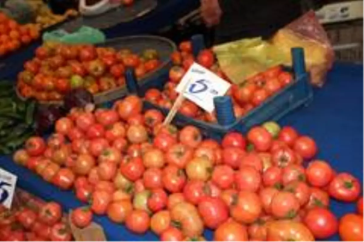 Çeri domatesin fiyatı el yakıyor