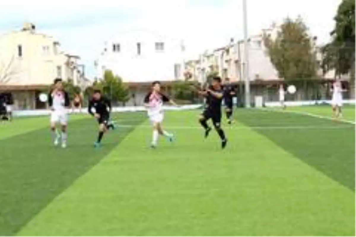 Futbol Grup Maçları Kuşadası'nda tamamlandı