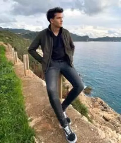 Genç oğlunu trafik kazasında kaybeden öğretmenin son görevi Genç oğlunu trafik kazasında kaybeden öğretmenin son görevi
