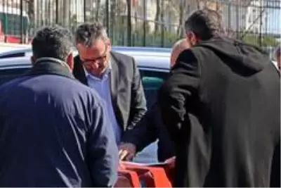 Genç oğlunu trafik kazasında kaybeden öğretmenin son görevi Genç oğlunu trafik kazasında kaybeden öğretmenin son görevi