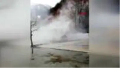 Gümüşhane'de okul bahçesinde heyelan anı kamerada