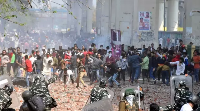 Hindistan'da vatandaşlık yasası protestoları büyüyor: 7 kişi hayatını kaybetti