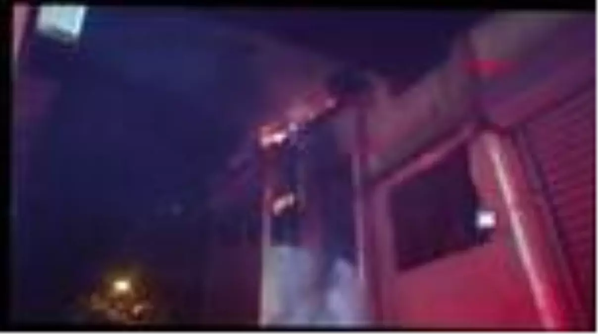 İzmir'de ev yangını