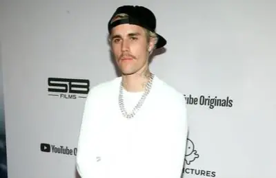 Justin Bieber Kanye West'in platformunda sahneye çıktı Justin Bieber Kanye West'in platformunda sahneye çıktı