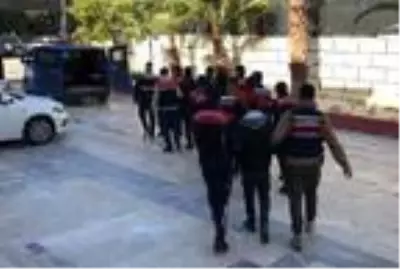 Mersin'de torbacı operasyonu: 33 gözaltı Mersin'de torbacı operasyonu: 33 gözaltı