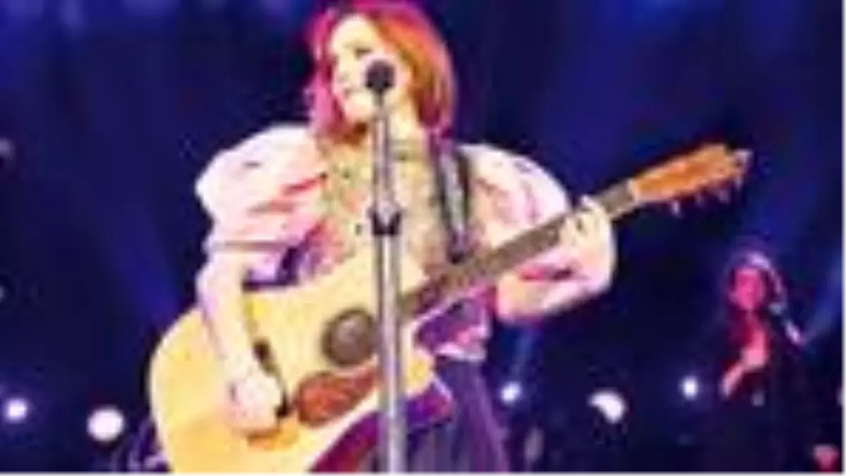 Nil Karaibrahimgil, Bostancı'da sahneye çıktı