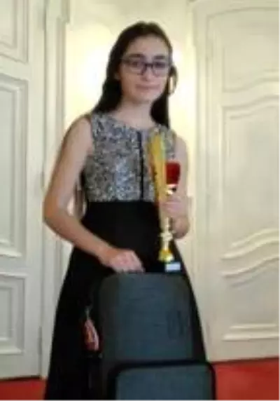 Ödünç kemanla ödüllük resital Ödünç kemanla ödüllük resital