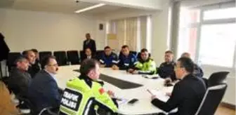 Trafik Tescil Ve Denetleme Büro Amirliği: Otobüs kazaları ve alınacak önlemler ele alındı Trafik Tescil Ve Denetleme Büro Amirliği: Otobüs kazaları ve alınacak önlemler ele alındı