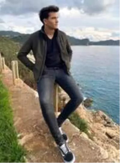 Otomobil karşı şeritte motosiklete çarptı; liseli Berat öldü Otomobil karşı şeritte motosiklete çarptı; liseli Berat öldü