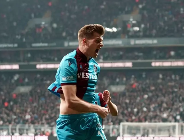 Real Madrid'in izlediği Sörloth, Lionel Messi'yi geride bıraktı