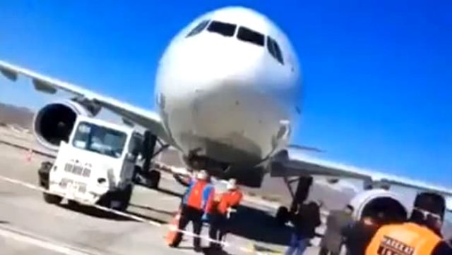 Son dakika: Koronavirüs şüphesiyle Ankara Esenboğa'ya iniş yapan Tahran-İstanbul yolcu uçağından ilk görüntüler geldi