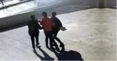 Sosyal medya için video çekmek isteyen genci bayıltana kadar dövdüler