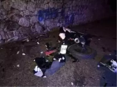 Ters şeride giren otomobilin motosikletle çarpıştı: 1 ölü Ters şeride giren otomobilin motosikletle çarpıştı: 1 ölü
