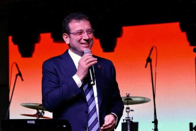 Trabzon'un Kurtuluşu gecesine katılan İmamoğlu, Kadir İnanır'la bir araya geldi
