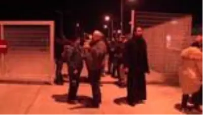 Yunanistan'da 'kapalı mülteci kampı' kararına itiraz eden vatandaşlar polisle çatıştı - GÜMÜLCİNE Yunanistan'da 'kapalı mülteci kampı' kararına itiraz eden vatandaşlar polisle çatıştı - GÜMÜLCİNE