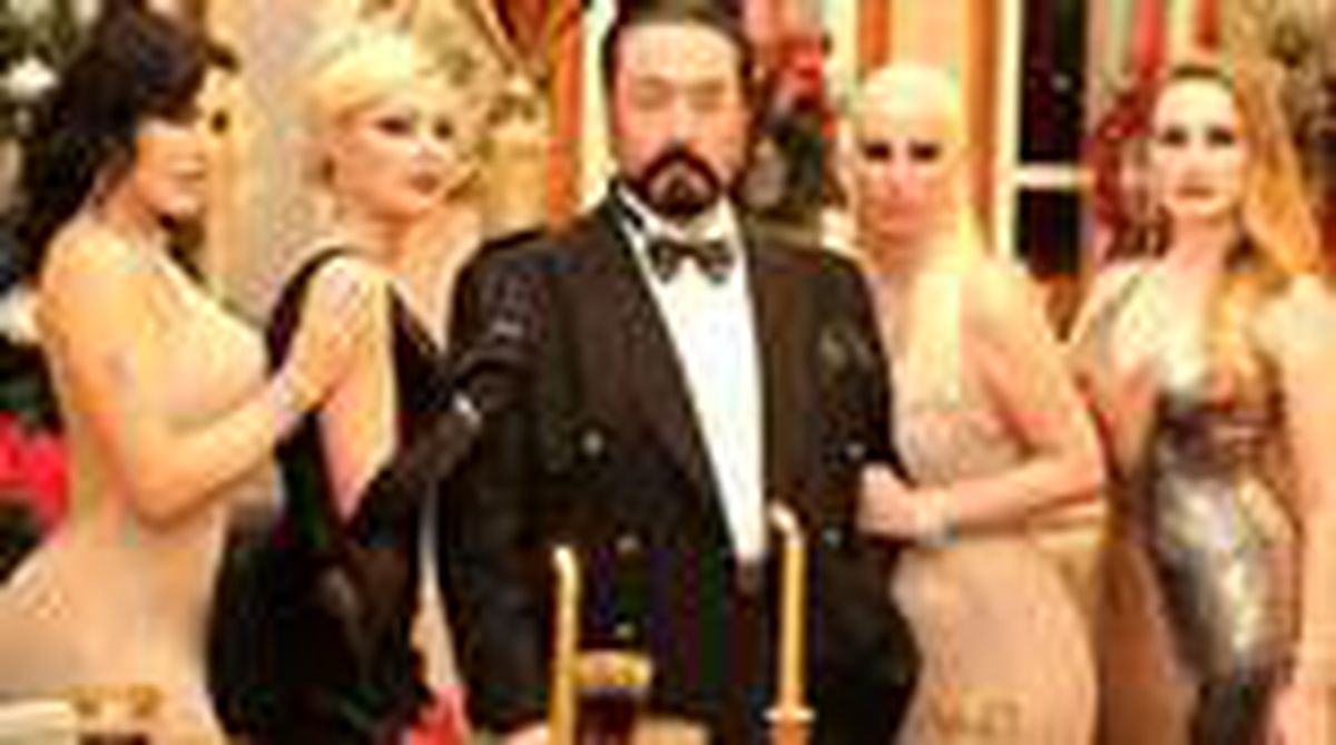 Adnan Oktar'ın kediciklerinden Ayça Pars, örgüt yapısını anlattı: Yayına çıkacakların iç çamaşırı giymesini istemiyordu