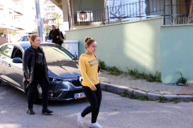 Denizli'de evlerinden kaçan 3 liseli kız, İzmir'de bulundu ve ailelerine teslim edildi