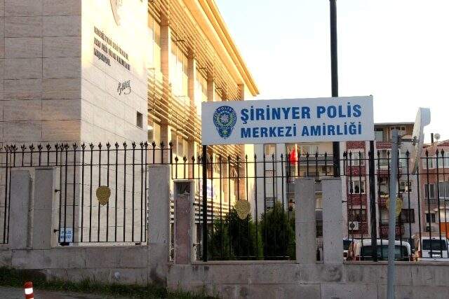 Denizli'de evlerinden kaçan 3 liseli kız, İzmir'de bulundu ve ailelerine teslim edildi