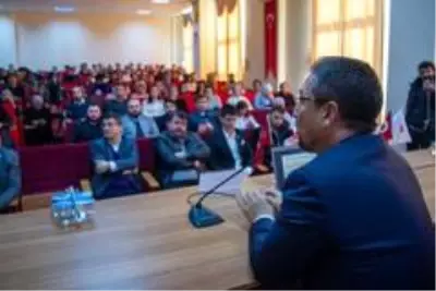 Doğu Türkistan Milli Meclisi Başkanı Tümtürk'ten 'Doğu Türkistan' konferansı Doğu Türkistan Milli Meclisi Başkanı Tümtürk'ten 'Doğu Türkistan' konferansı