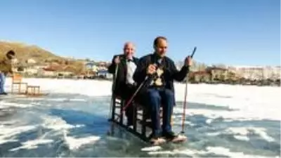 Donan Çıldır Gölü'nde kar bisikleti ve kızak keyfi Donan Çıldır Gölü'nde kar bisikleti ve kızak keyfi