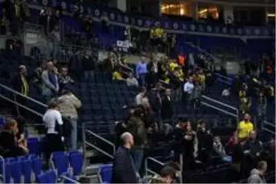 Fenerbahçe taraftarından tepki Fenerbahçe taraftarından tepki