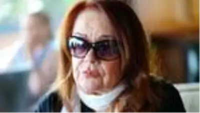 Hayati tehlikesi sürüyor... Sevenleri Muhterem Nur'dan iyi haber bekliyor Hayati tehlikesi sürüyor... Sevenleri Muhterem Nur'dan iyi haber bekliyor