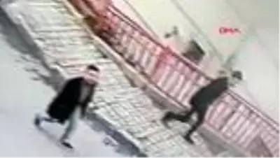 Kağıthane'de ilginç olay; otomobilin lastiğini çaldılar Kağıthane'de ilginç olay; otomobilin lastiğini çaldılar