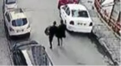 Kağıthane'de ilginç olay; Tamir ettirmek yerine çaldılar Kağıthane'de ilginç olay; Tamir ettirmek yerine çaldılar
