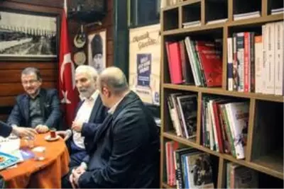 Kemerburgaz Meydanı'ndaki tarihi kahvehaneye kitaplık kuruldu